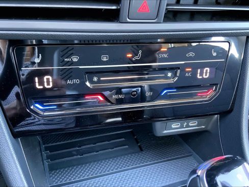 New 2026 Volkswagen Jetta SE FWD image 19