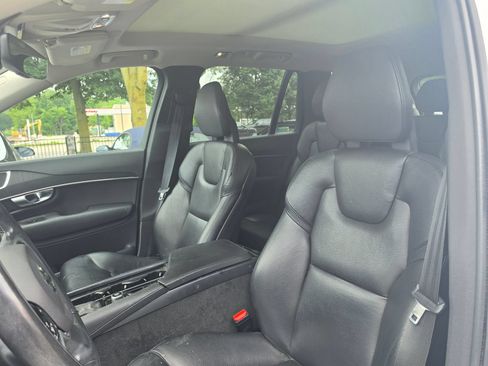 Used 2020 Volvo XC90 T6 Momentum AWD/4WD image 5