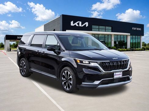 Used 2022 Kia Carnival EX FWD image 3