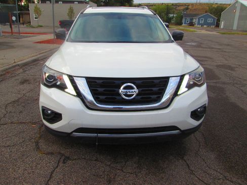 Used 2017 Nissan Pathfinder Platinum image 7