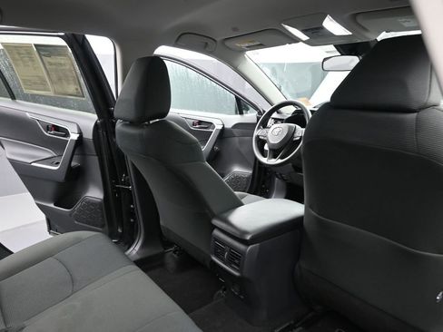 Used 2025 Toyota RAV4 LE image 12