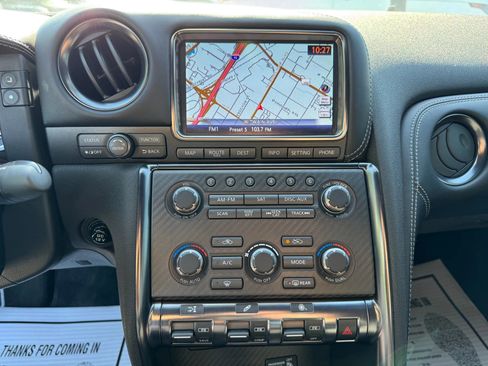 Used 2016 Nissan GT-R Premium image 23