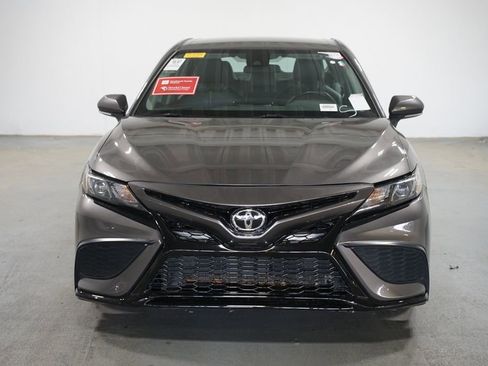 Used 2023 Toyota Camry SE FWD image 2