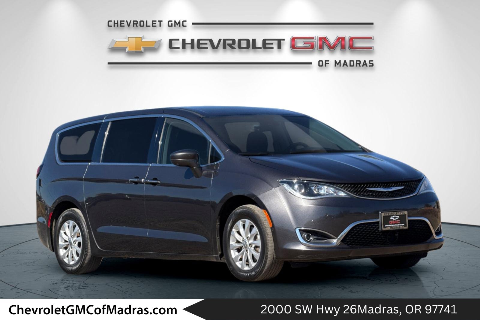 Used 2019 Chrysler Pacifica Touring Plus w/ Advanced Safetytec Group FWD image 1