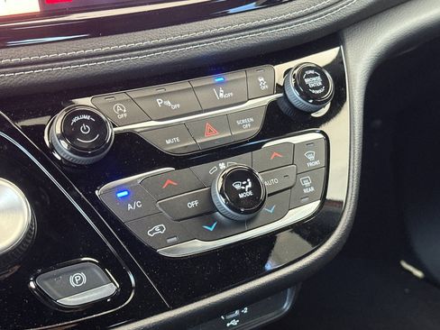 New 2027 Chrysler Pacifica Select FWD image 20