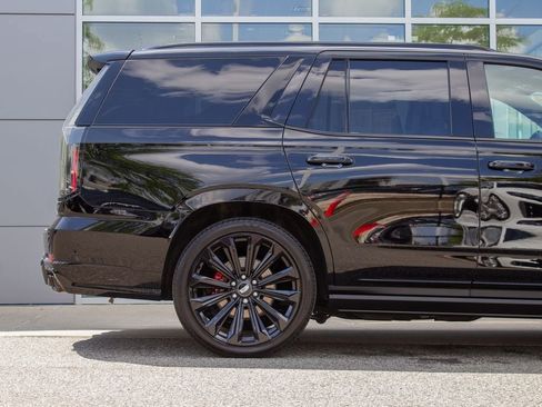 Used 2025 Cadillac Escalade V AWD/4WD image 6