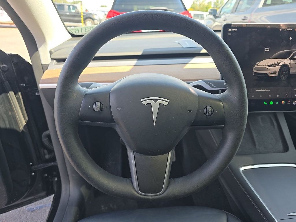 Used 2025 Tesla Model Y Long Range AWD/4WD image 4