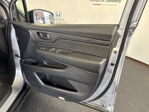 Used 2025 Honda Odyssey EX-L image 5
