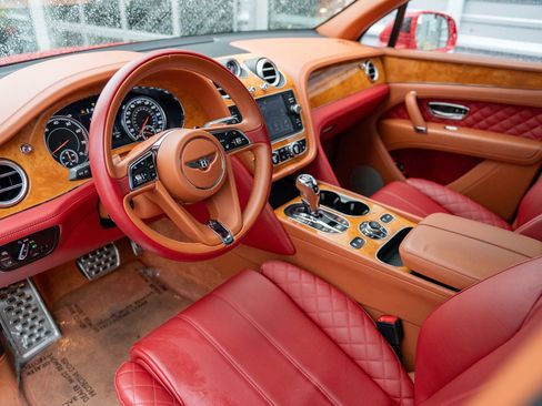 Used 2017 Bentley Bentayga image 27