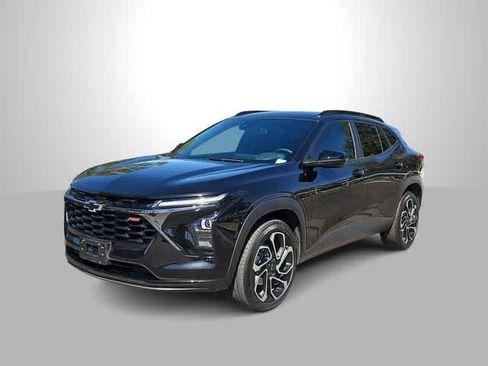 Used 2025 Chevrolet Trax RS w/ Sunroof Package image 4