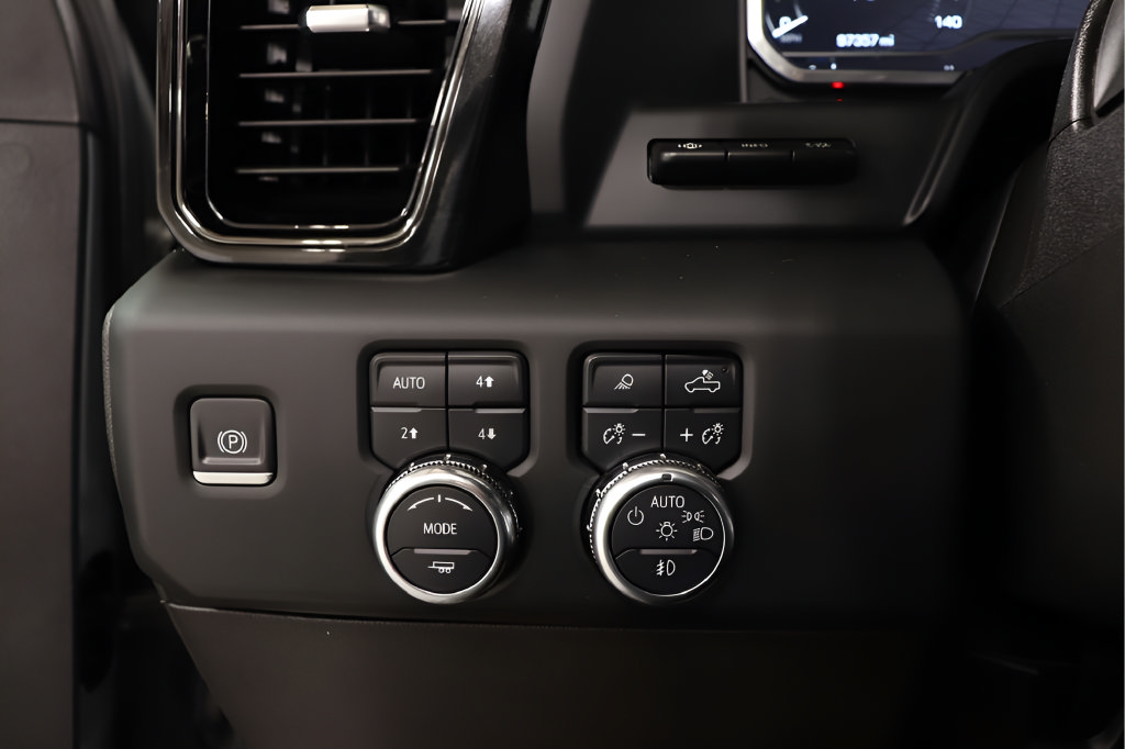 Used 2024 GMC Sierra 2500 AT4 w/ AT4 Premium Plus Package AWD/4WD image 17