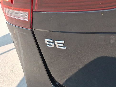 Used 2024 Volkswagen Tiguan SE FWD image 31