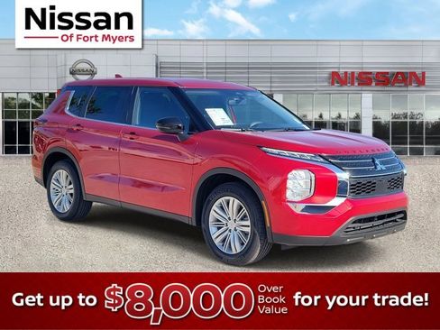 Used 2024 Mitsubishi Outlander ES image 1