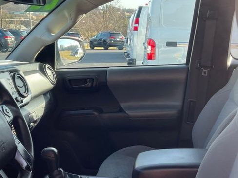 Used 2022 Toyota Tacoma SR image 22