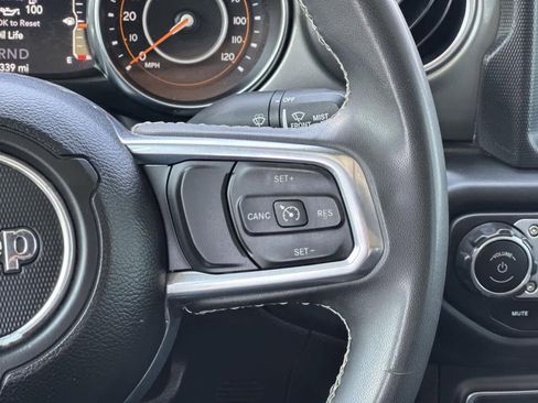 Used 2023 Jeep Gladiator Overland image 11