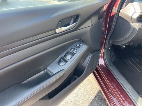 Used 2025 Nissan Altima 2.5 SV FWD image 10