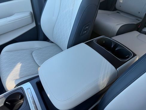 New 2026 Kia Carnival EX FWD image 14