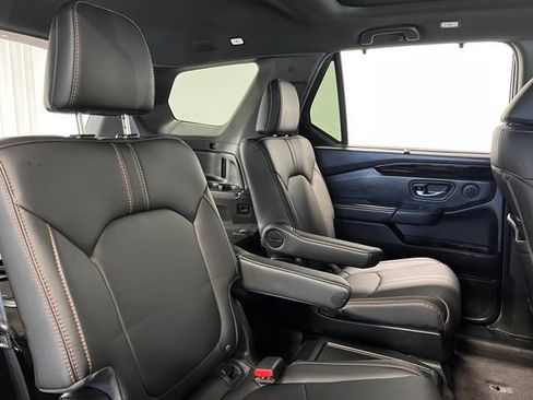 Used 2023 Honda Pilot TrailSport image 13