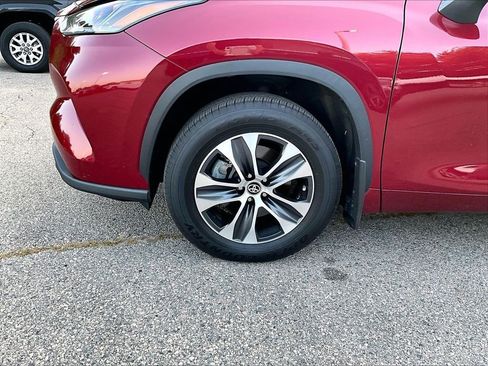Certified 2024 Toyota Highlander XLE AWD/4WD image 7