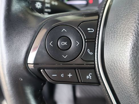 Used 2020 Toyota Camry SE w/ Sunroof Package FWD image 18
