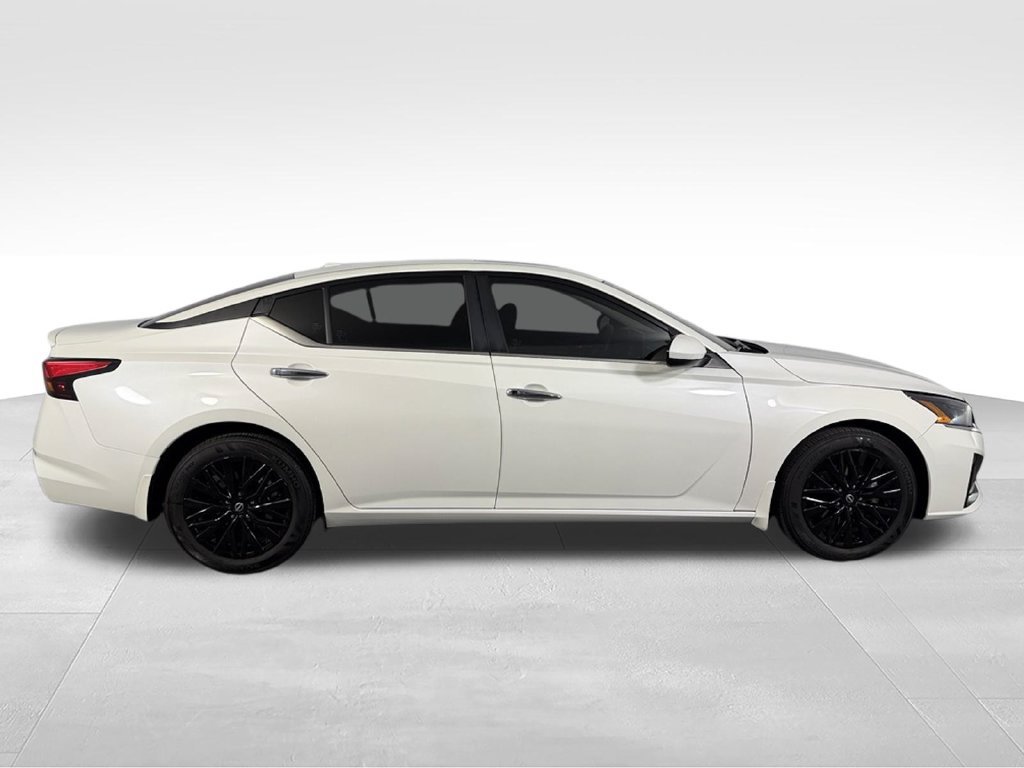 Used 2025 Nissan Altima 2.5 SV w/ SV Special Edition Package FWD image 5