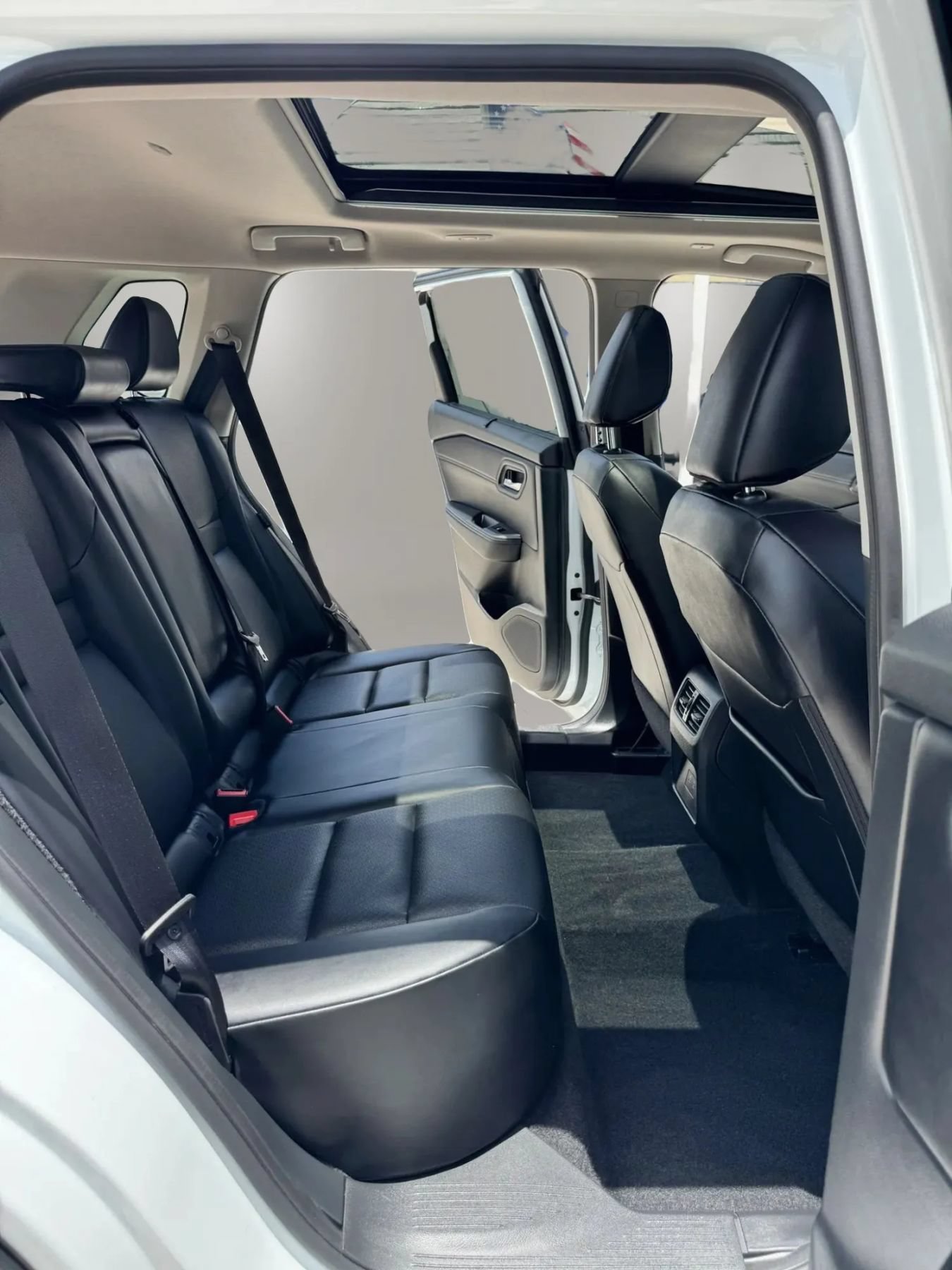 Used 2024 Nissan Rogue SV w/ SV Premium Package FWD image 18