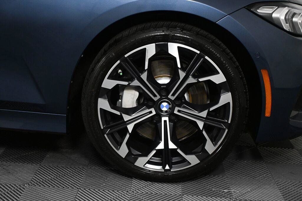 Used 2025 BMW 330i Sedan RWD image 2