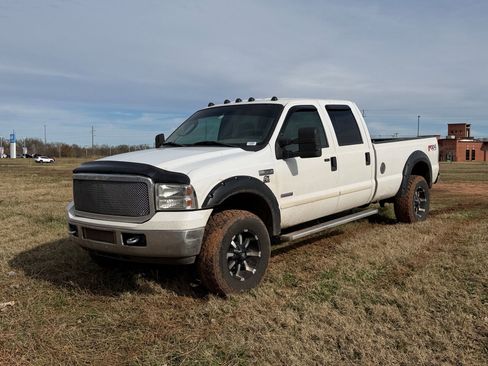 Used 2005 Ford F350 Lariat image 1