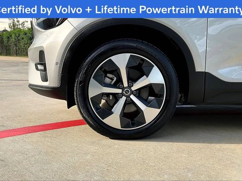 Used 2025 Volvo XC40 B5 Plus AWD/4WD image 11