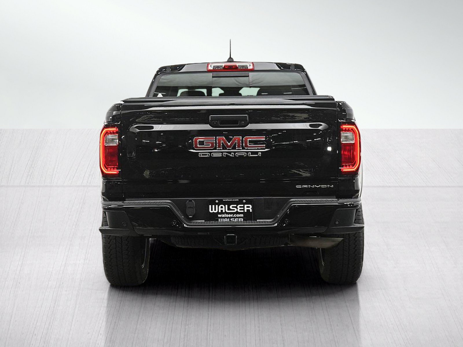 Used 2024 GMC Canyon Denali AWD/4WD image 5