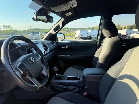 Used 2020 Toyota Tacoma TRD Sport w/ Technology Package image 11