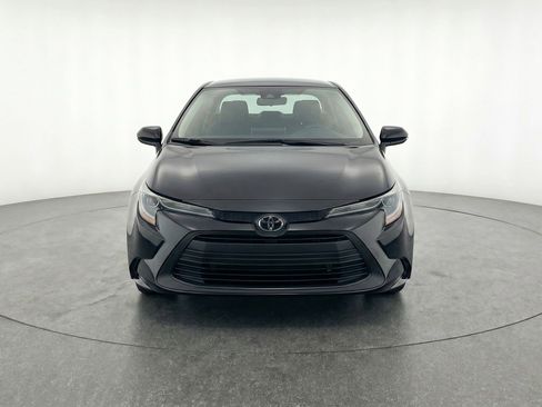 Used 2025 Toyota Corolla LE FWD image 2