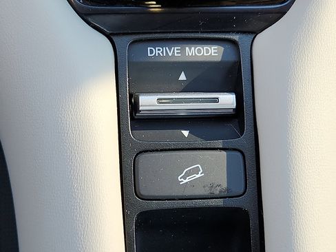 Used 2025 Honda HR-V LX image 15