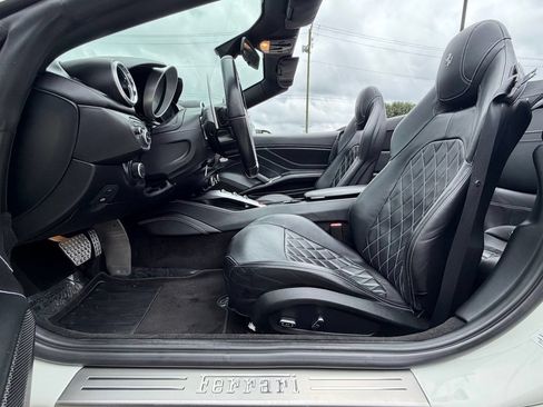 Used 2015 Ferrari California T RWD image 17