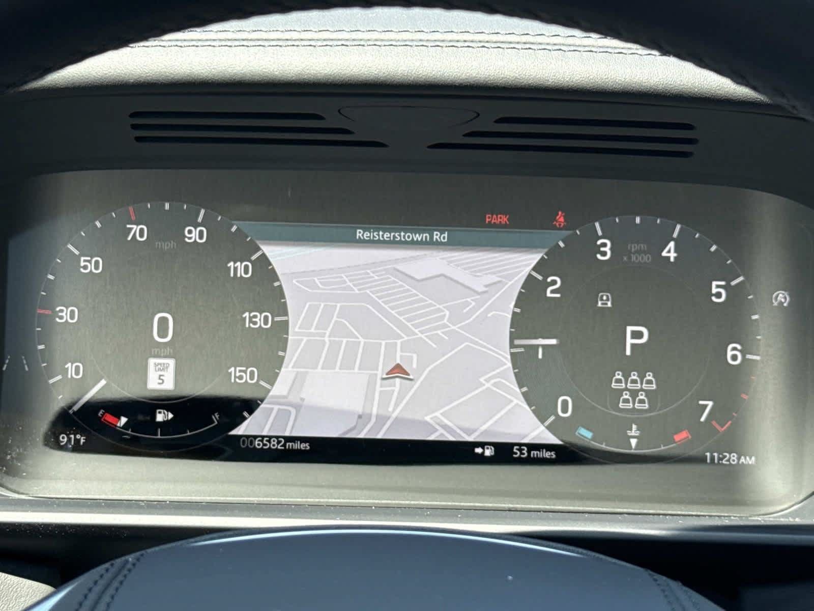 Used 2024 Land Rover Discovery Metropolitan Edition AWD/4WD image 24