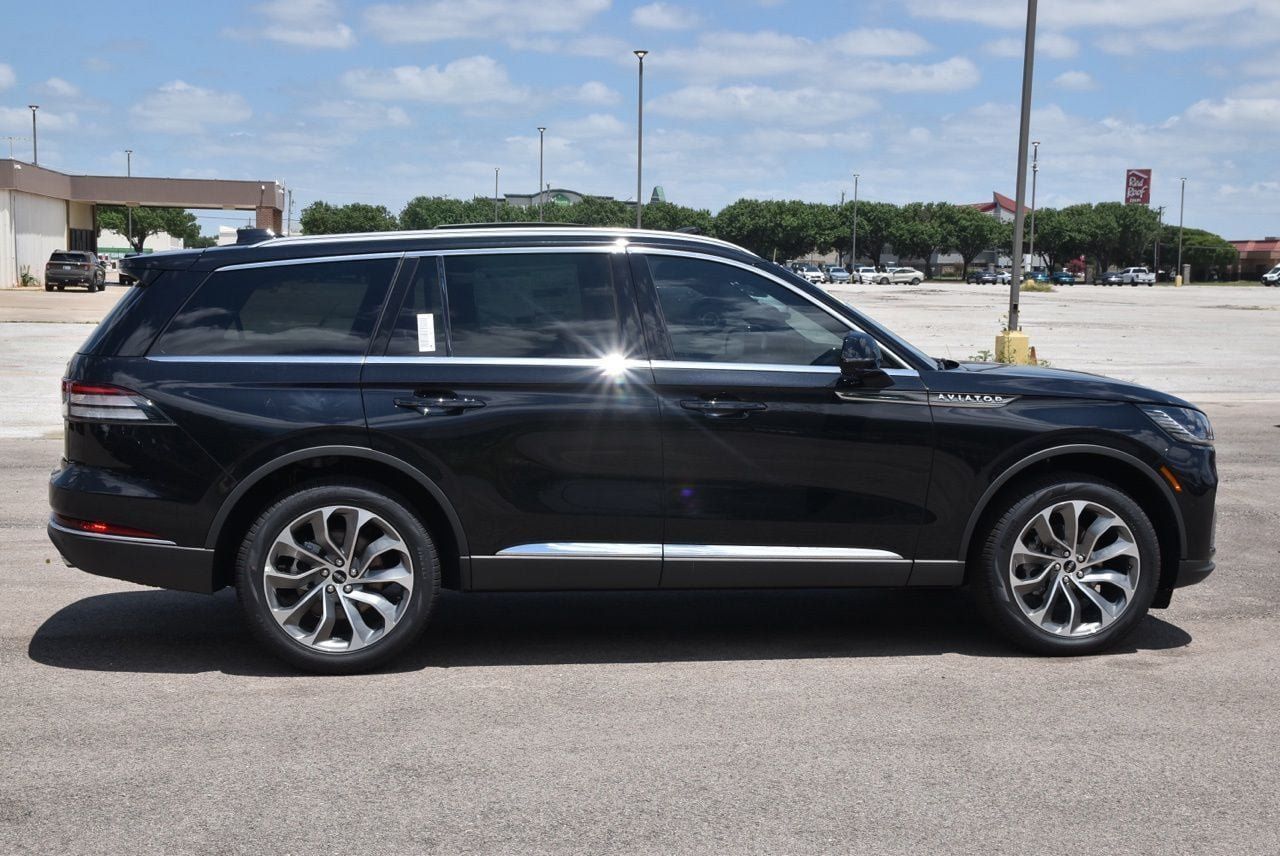 New 2026 Lincoln Aviator Reserve w/ Illumination Package AWD/4WD image 5