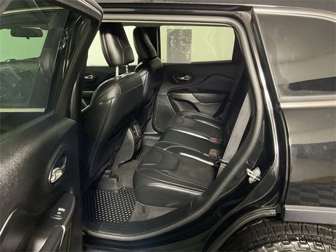 Used 2020 Jeep Cherokee Latitude Plus w/ Cold Weather Group image 29