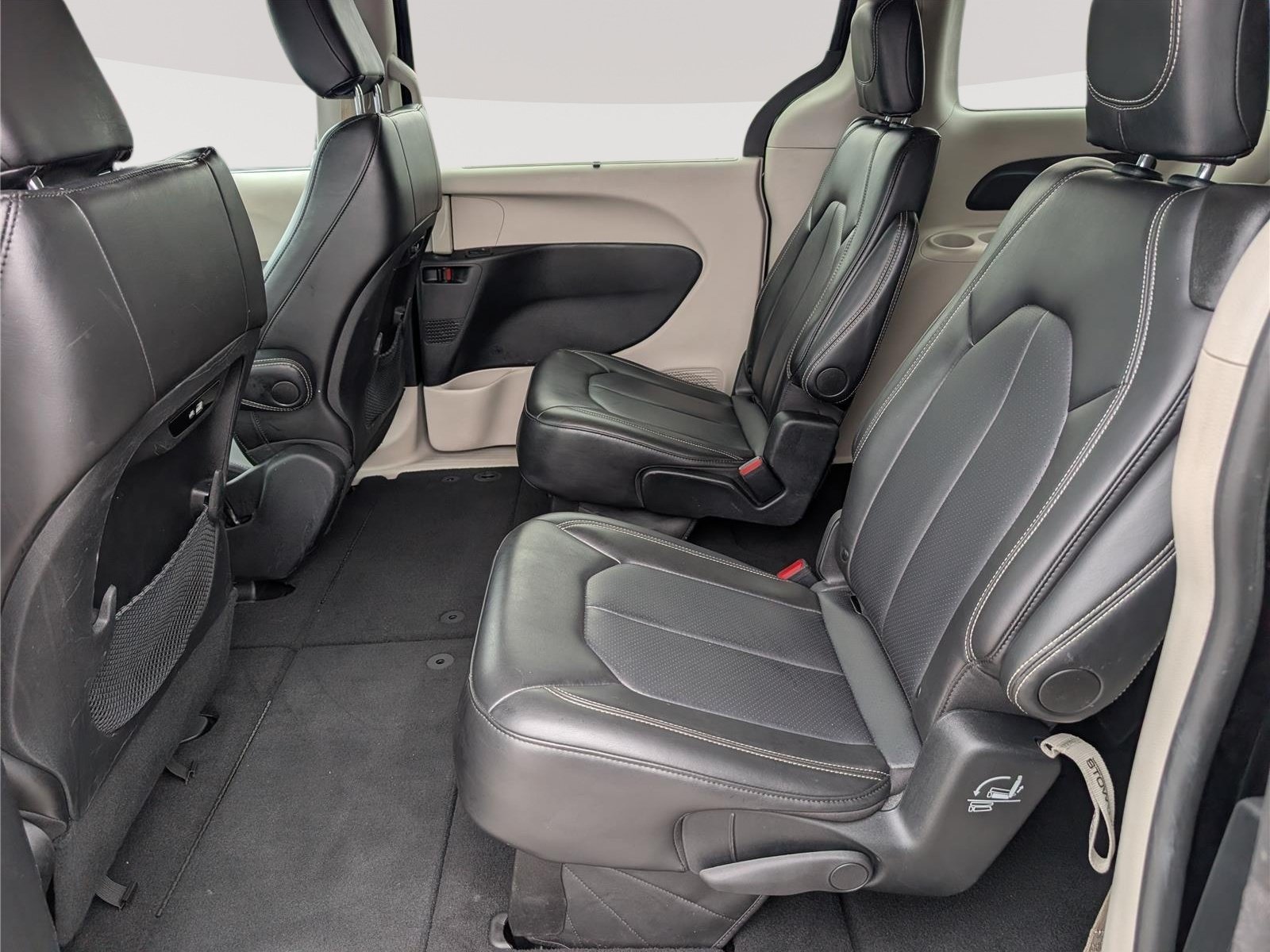 Used 2024 Chrysler Pacifica Touring-L FWD image 14