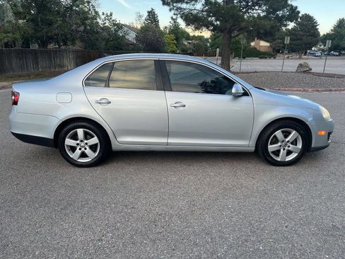 Used 2009 Volkswagen Jetta SEL FWD image 2