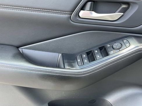 Used 2022 Nissan Rogue SV w/ SV Premium Package FWD image 14