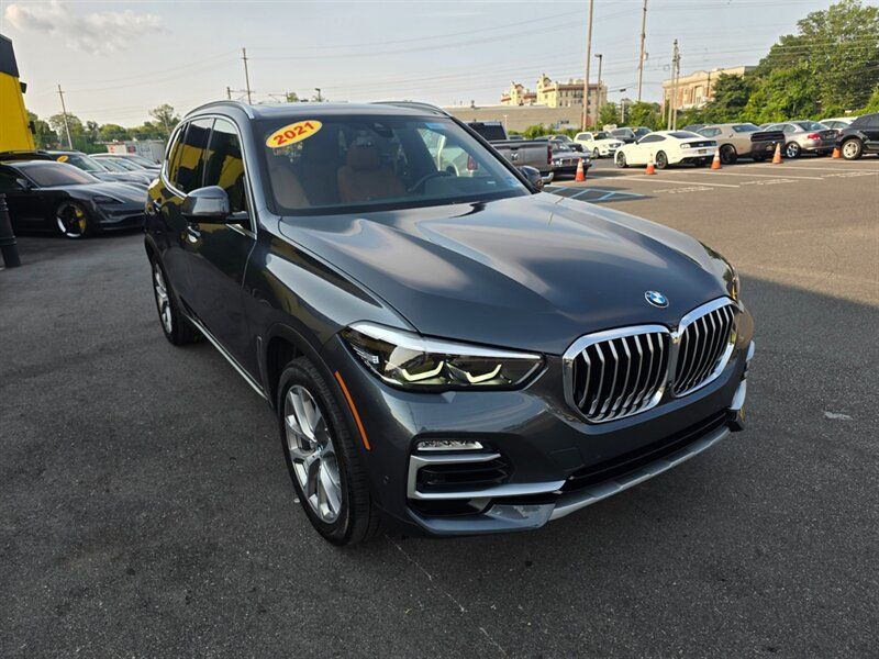 Used 2021 BMW X5 xDrive40i w/ Premium Package AWD/4WD image 4
