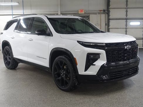 Used 2024 Chevrolet Traverse RS image 1