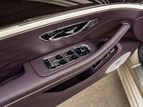 Certified 2025 Bentley Flying Spur Plug-In Hybrid AWD/4WD image 25