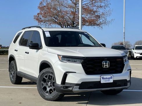 New 2025 Honda Pilot TrailSport image 2