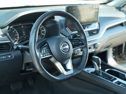 Used 2023 Nissan Altima 2.5 SV w/ SV Premium Package FWD image 27
