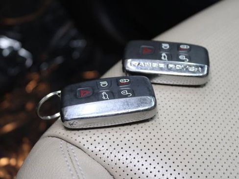 Used 2017 Land Rover Discovery Sport HSE image 12