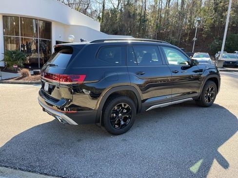 New 2026 Volkswagen Atlas Peak Edition image 3