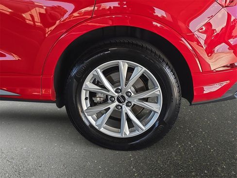 Certified 2025 Audi Q3 2.0T Premium w/ Convenience Package image 28