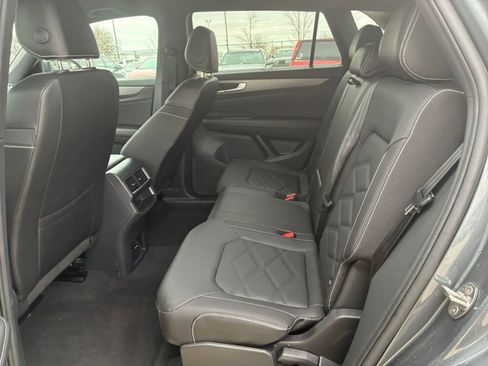 Used 2025 Volkswagen Atlas Cross Sport SE image 28