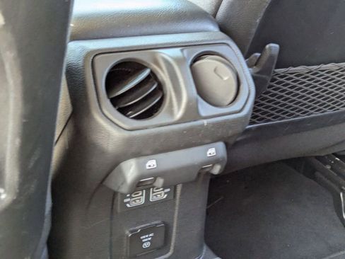 Used 2025 Jeep Wrangler Unlimited Rubicon image 26